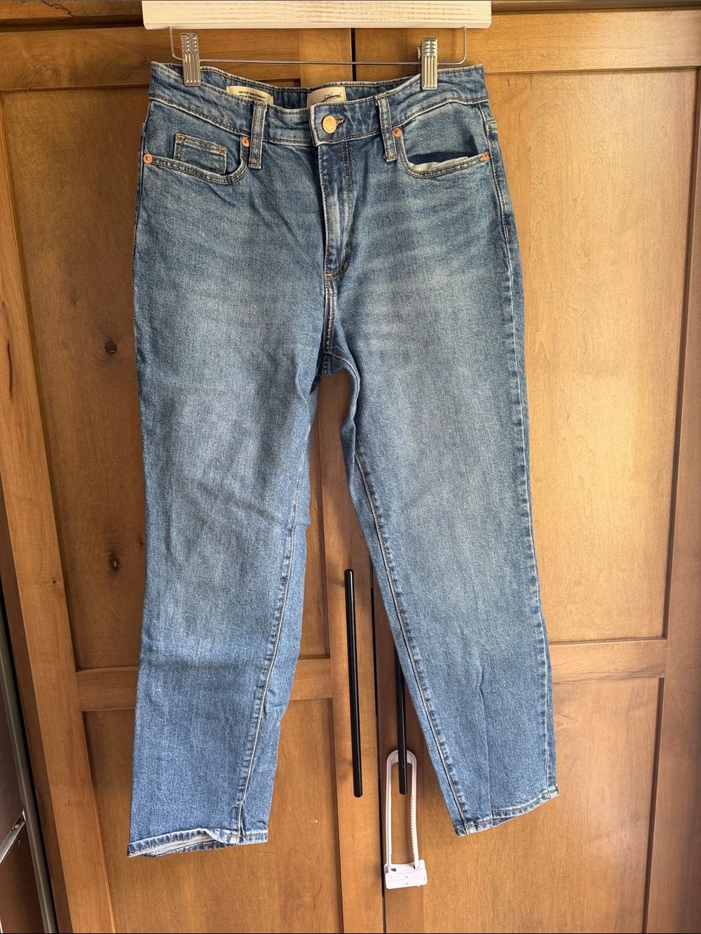 Universal Thread Women's Light Blue Straight-Leg Jeans